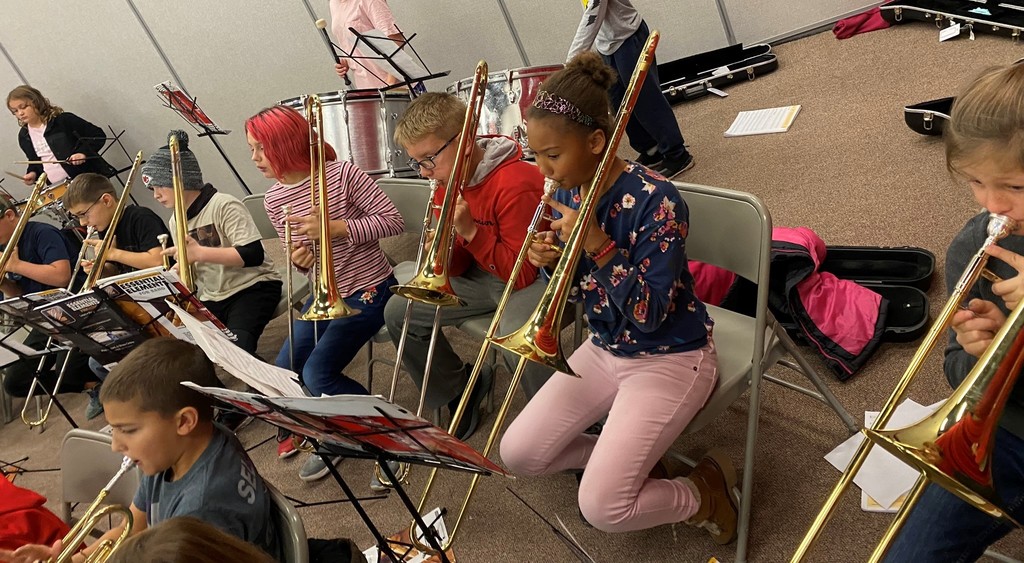 fifth grade band students practice their instruments